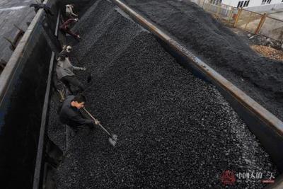 【中国人的一天】煤炭滞销波及到的小百姓